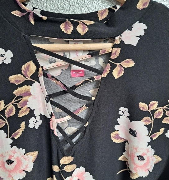 Pink Floral Tunic With A Criss Coss Neckline        Size XXL - Picture 3 of 10